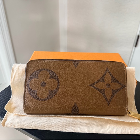 Louis Vuitton Giant Reverse Brown Monogram Zip Wallet Zippy - Picture 3 of 13